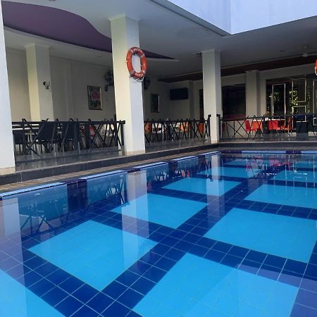 Pacific Hotel Амбон Екстериор снимка