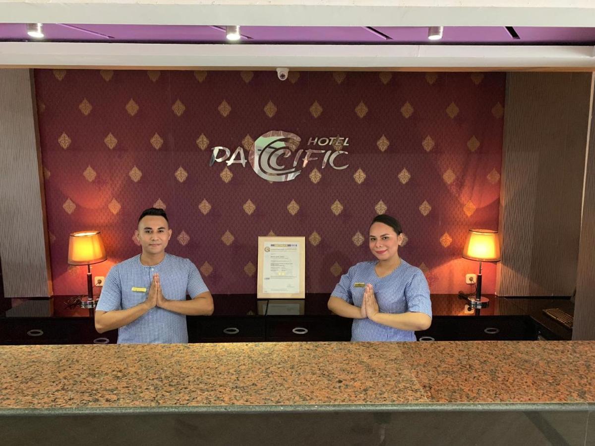 Pacific Hotel Амбон Екстериор снимка