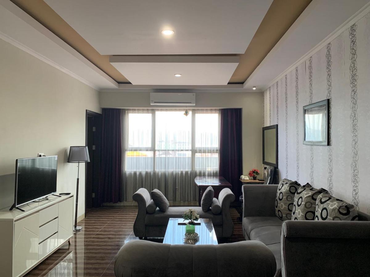 Pacific Hotel Амбон Екстериор снимка