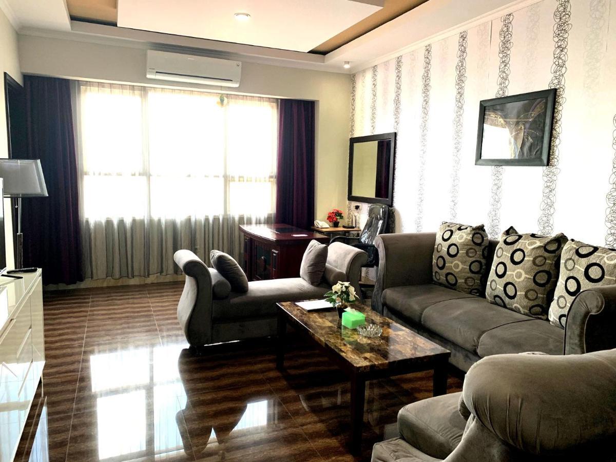 Pacific Hotel Амбон Екстериор снимка