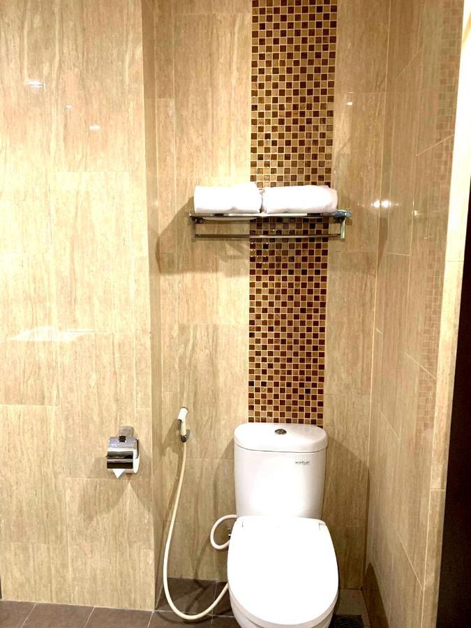 Pacific Hotel Амбон Екстериор снимка