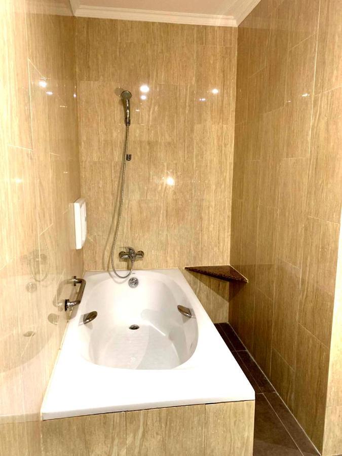 Pacific Hotel Амбон Екстериор снимка
