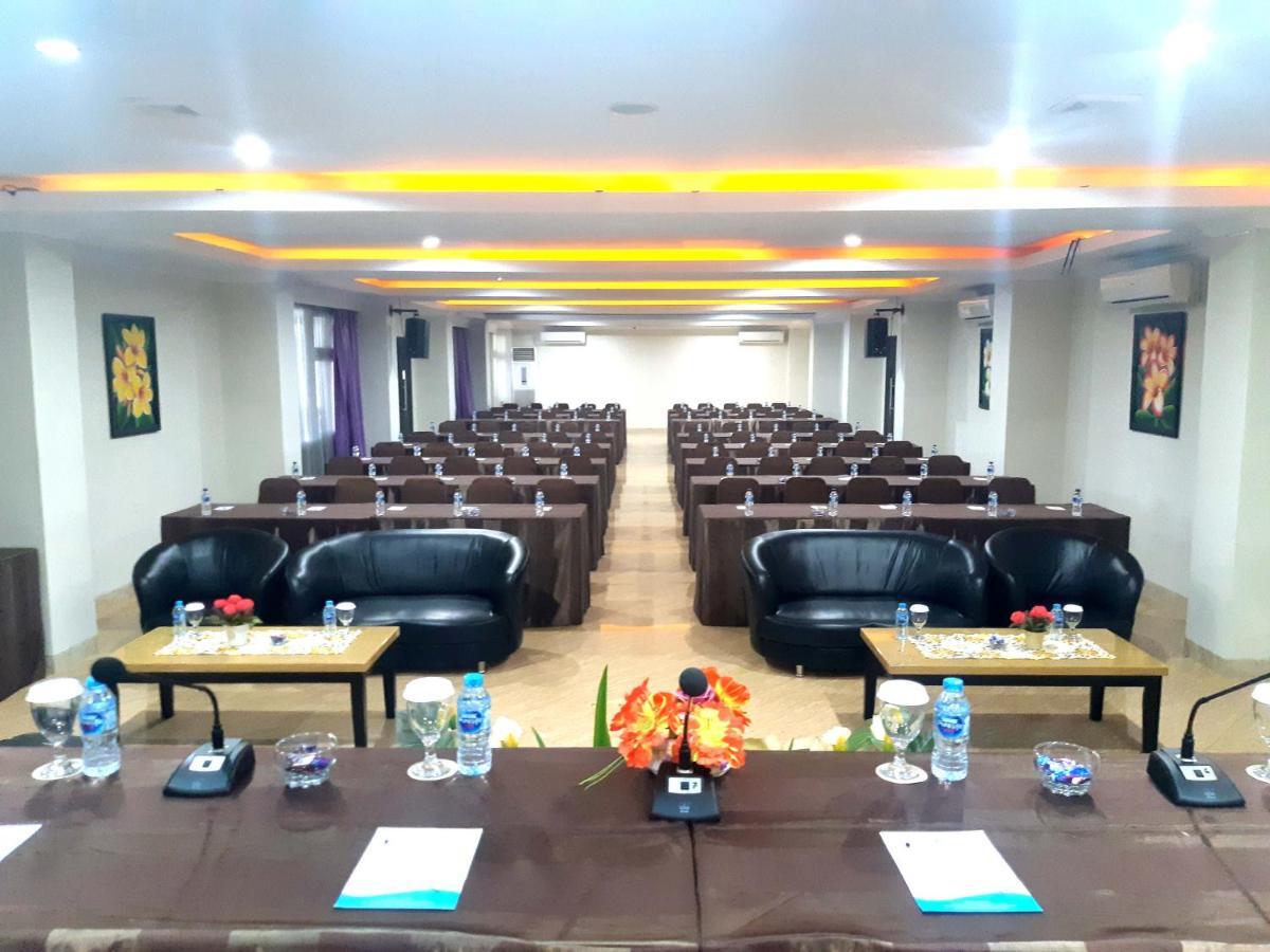 Pacific Hotel Амбон Екстериор снимка