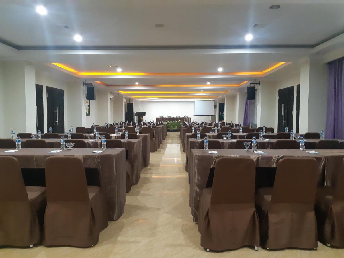 Pacific Hotel Амбон Екстериор снимка